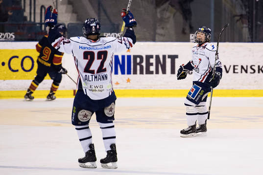 Linköpings Minnamari Tuominen jublar