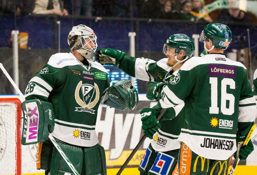 Färjestads målvakt Stefan Steen jublar