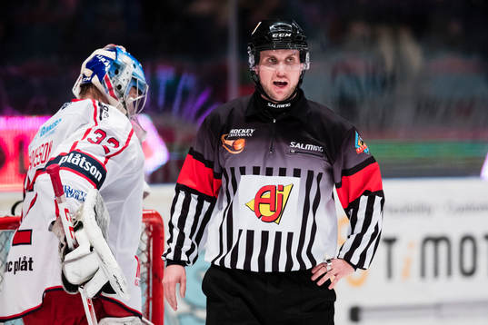Västerviks målvakt Jonas Fransson och dpmare Patric