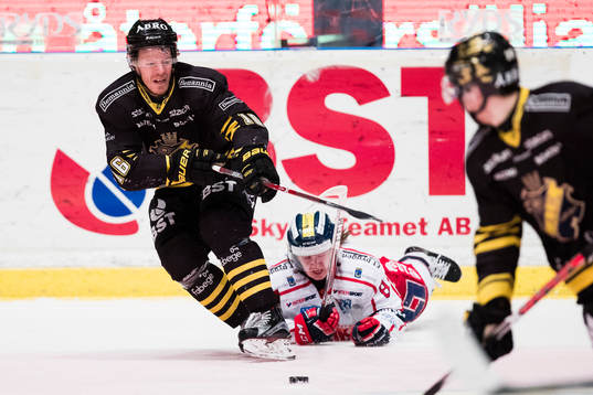 s Jonas Almtorp och Västerviks Victor Lindman