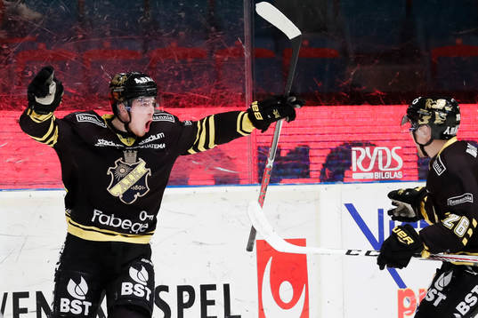 s Jens Hellgren ,Jesper Fröden och Jens Jakobs  jublar