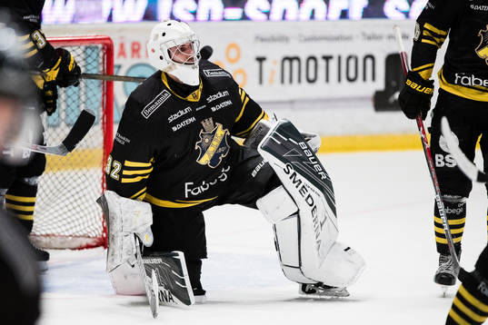s målvakt Gasper Kroselj deppar