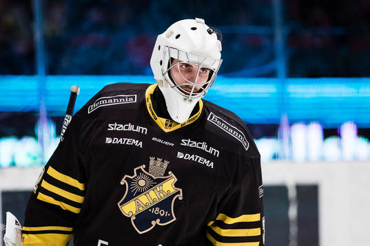 s målvakt Gasper Kroselj deppar