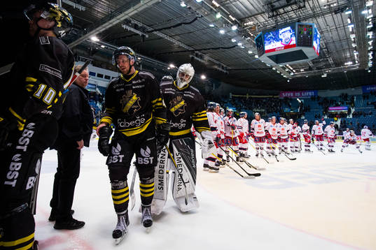 Bläddra bland fler bilder av Ishockey, Hockeyallsvenskan, Slutspelsserien, AIK - Västervik
