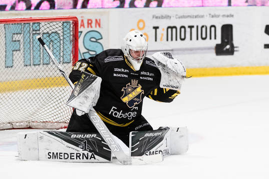 s målvakt Gasper Kroselj med en räddning