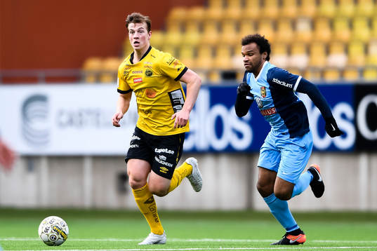 Elfsborgs Simon Olsson och Brommapojkarnas Serge-Junior