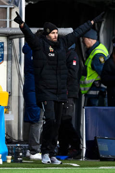 Brommapojkarnas tränare Olof Mellberg jublar