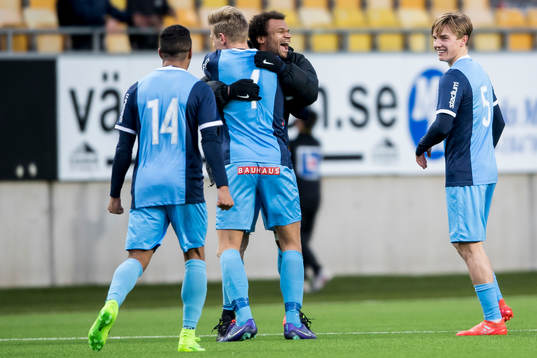 Brommapojkarnas Serge-Junior Martinsson Ngouali, Carl