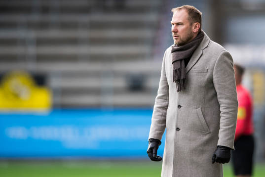 uElfsborgs manager Magnus Haglund nder fotbollsmatchen i