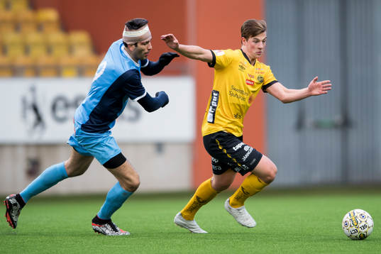 Elfsborgs Simon Olsson och Brommapojkarnas Luca Gerbino Polo
