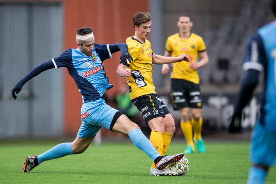 Elfsborgs Simon Olsson och Brommapojkarnas Luca Gerbino Polo