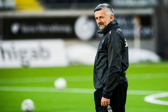 s assisterande tränare Nebojsa Novakovic