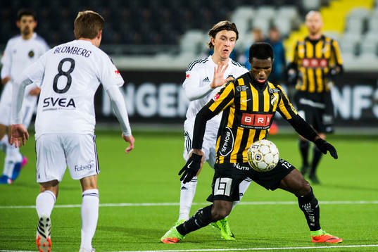 s Kristoffer Olsson och Häckens Mohammed Abubakari
