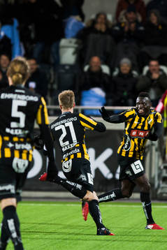 Häckens Rasmus Lindgren gjorde 1-0 och jublar med Alhassan