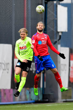 Helsingborgs Jonatan Olsson och Kristianstads Andre Kamp