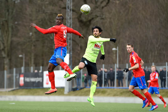 Helsingborgs Edwin Gyimah och Kristianstads Antonio Rojas