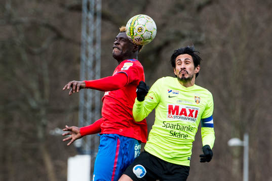 Helsingborgs Edwin Gyimah och Kristianstads Antonio Rojas