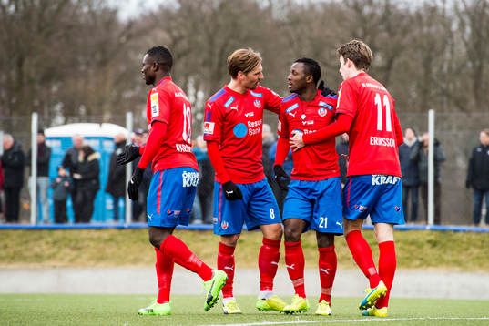 Helsingborgs Martin Christensen och Adam Eriksson klappar