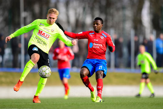 Kristianstads Oliver Ekroth och Helsingborgs Monday Samuel