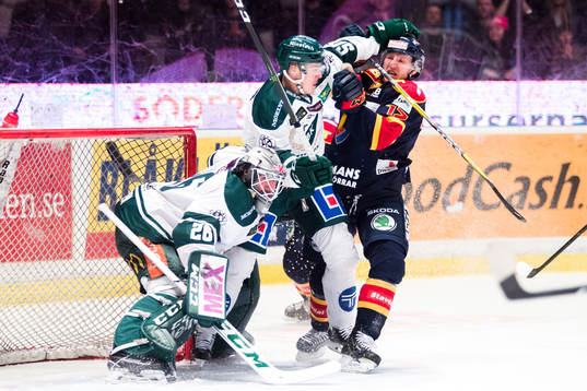 Djurgårdens Henrik Eriksson i kollision med Färjestads