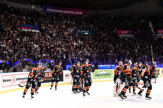 Djurgårdens spelare tackar publiken