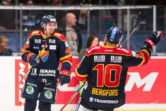 Djurgårdens Linus Johansson och Niclas Bergfors  jublar