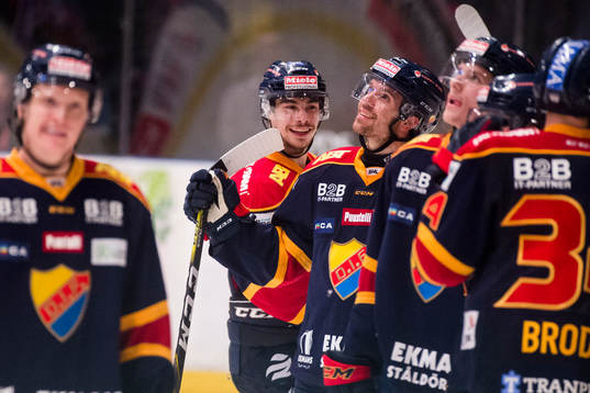 Djurgårdens Gustav Possler och Matt Anderson inväntar