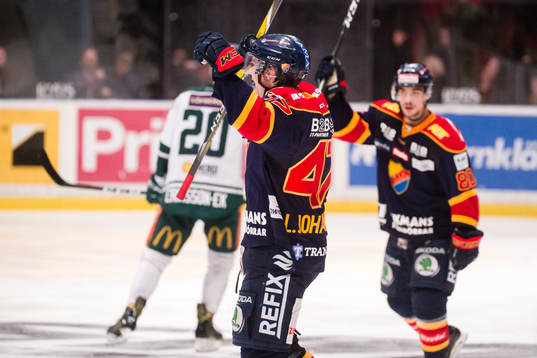 Djurgårdens Linus Johansson och Gustav Possler jublar