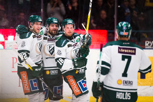 Färjestads Per Åslund och Alexander Johansson jublar
