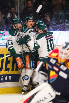 Färjestads Joel Eriksson Ek jublar
