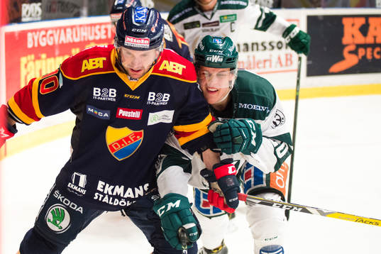 Djurgårdens Niclas Bergfors och Färjestads Joel Eriksson