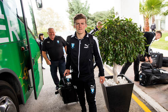 Teddy Bergqvist ankommer till hotellet för Malmö FFs