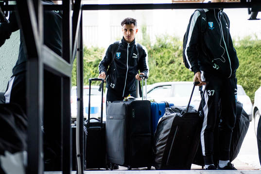 Yoshimar Yotún ankommer till hotellet för Malmö FFs
