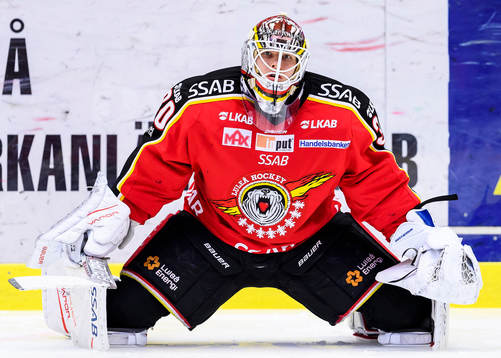 Luleås målvakt Filip Gustavsson på uppvärmningen