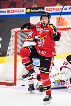 Luleås Petter Emanuelsson jublar