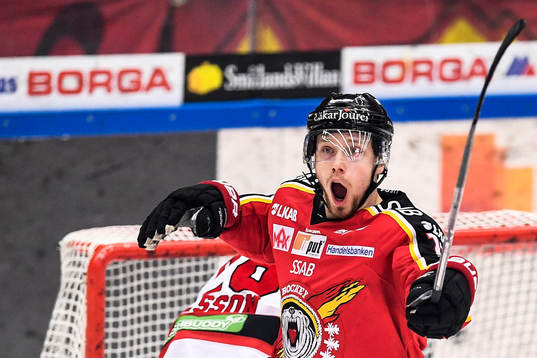 Luleås Petter Emanuelsson jublar
