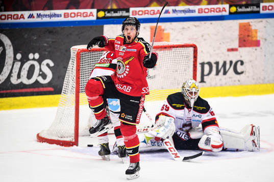 Luleås Petter Emanuelsson jublar