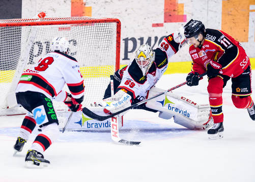 Luleås Petter Emanuelsson gör 2-2 bakom Malmö Redhawks
