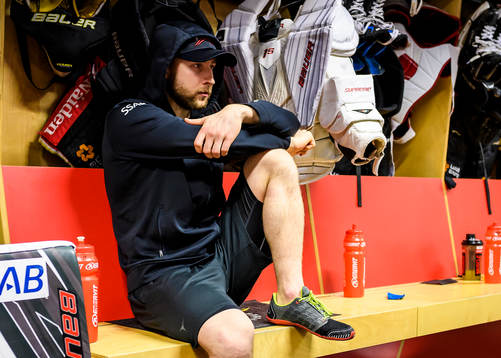Luleås målvakt Joel Lassinatti deppar