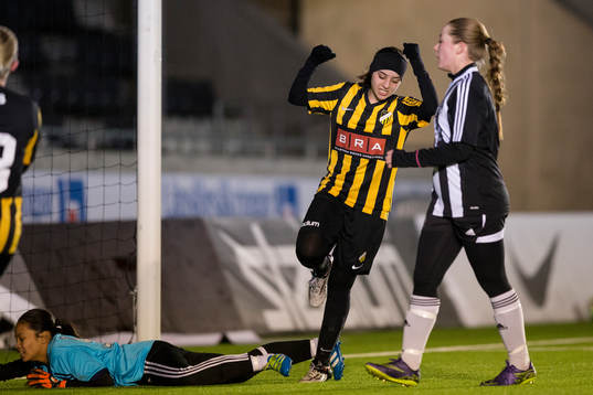 Häckens Aicha Boujrad jublar