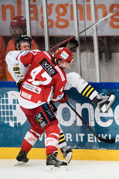 s Jonas Almtorp och Almtunas Eric Norin i en närkamp