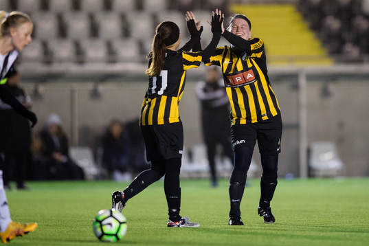 Häckens Aicha Boujrad jublar