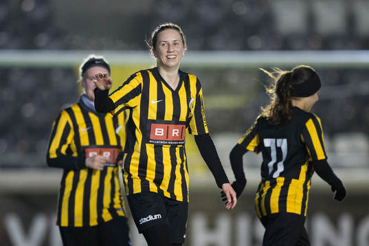 Häckens Hanna Sandgren jublar
