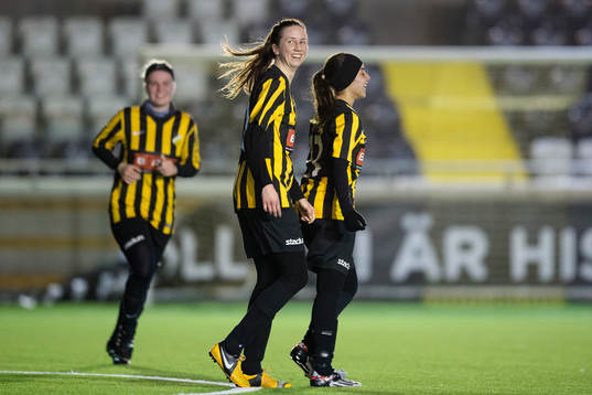 Häckens Hanna Sandgren jublar
