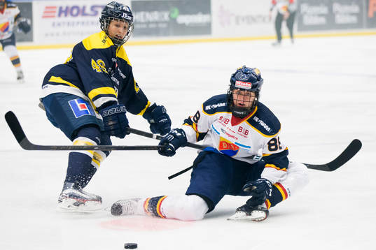 s Fanny Rask i duel med Djurgårdens Hanna Olsson