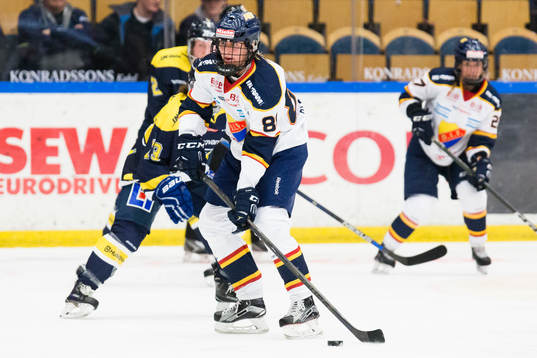 Djurgårdens Hanna Olsson med pucken