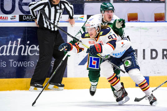 Djurgårdens Axel Jonsson Fjällby och Färjestads