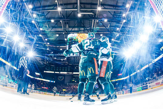 Bläddra bland fler bilder av Ishockey, SHL, Åttondelsfinal 3, Färjestad - Djurgården