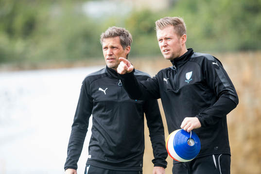 Assisterande tränare Jens Fjellström och sjukgymnast