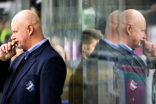 s tränare Roger Melin deppar